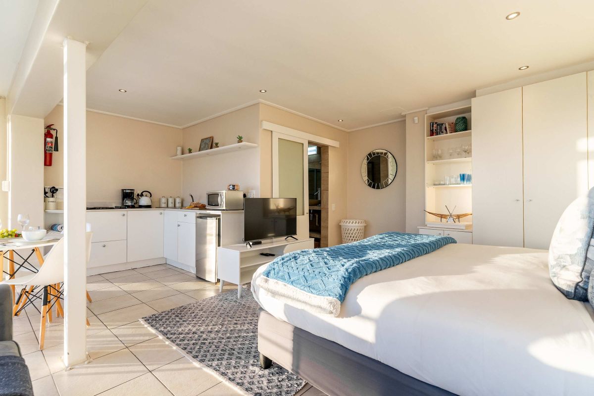 🌅 Sunset Azure Villa | Luxury 7 Bedroom Villa, Bakoven, Cape Town