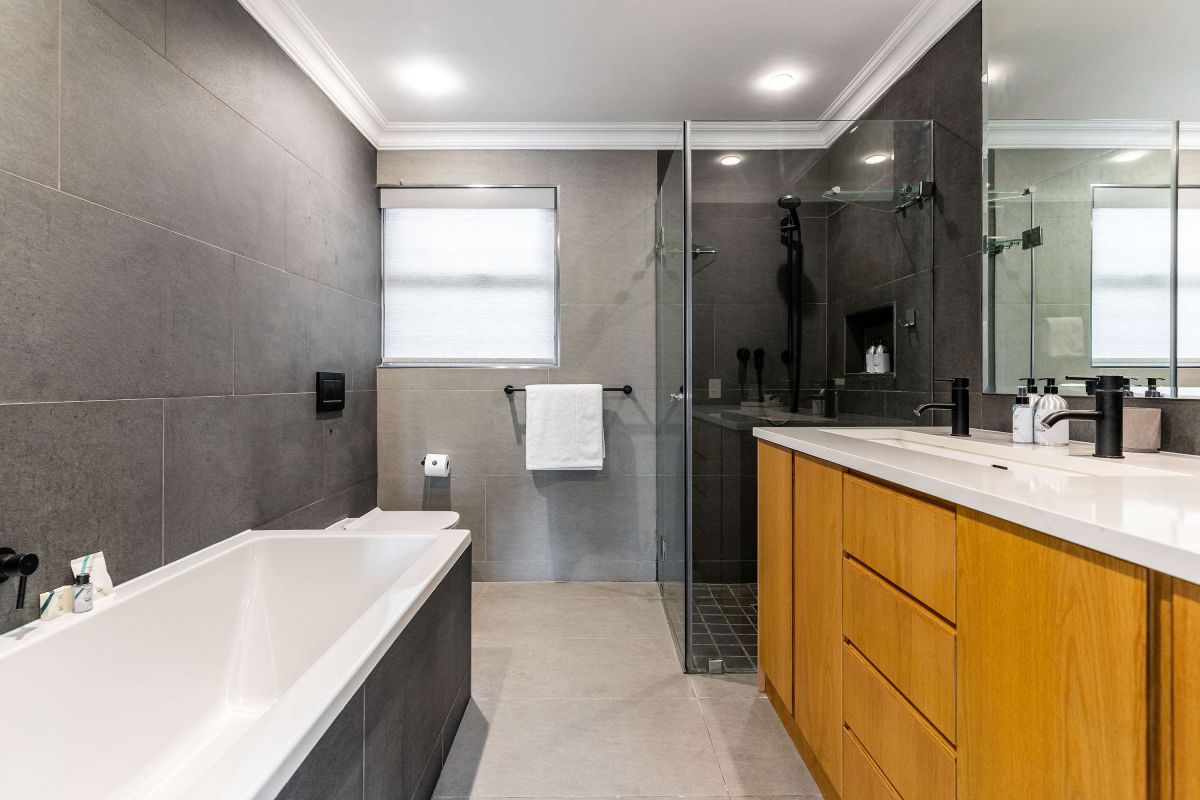 🌊 Nura Townhouse | Stylish 3 Bedroom Townhouse, Camps Bay, Cape Town