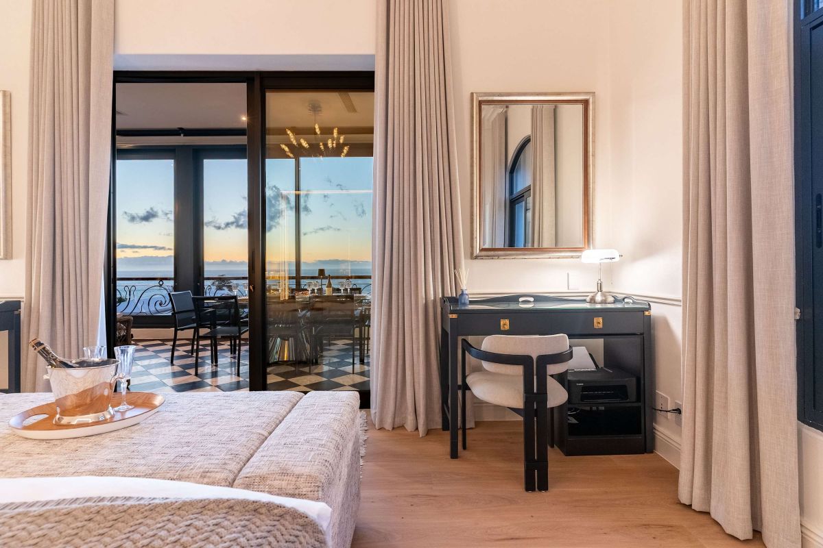 🌊 Villa Iparadesi | Luxury 5 Bedroom Villa, Camps Bay, Cape Town