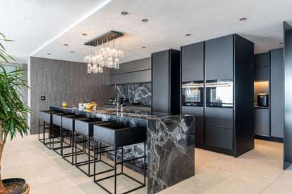 🌊 Amashe Luxe Apartment | Luxury 3-Bedroom Apartment, Bakoven, Camps Bay