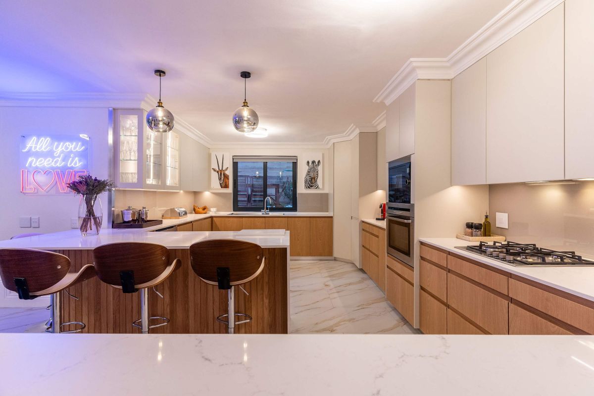 🌊 Villa Iparadesi | Luxury 5 Bedroom Villa, Camps Bay, Cape Town