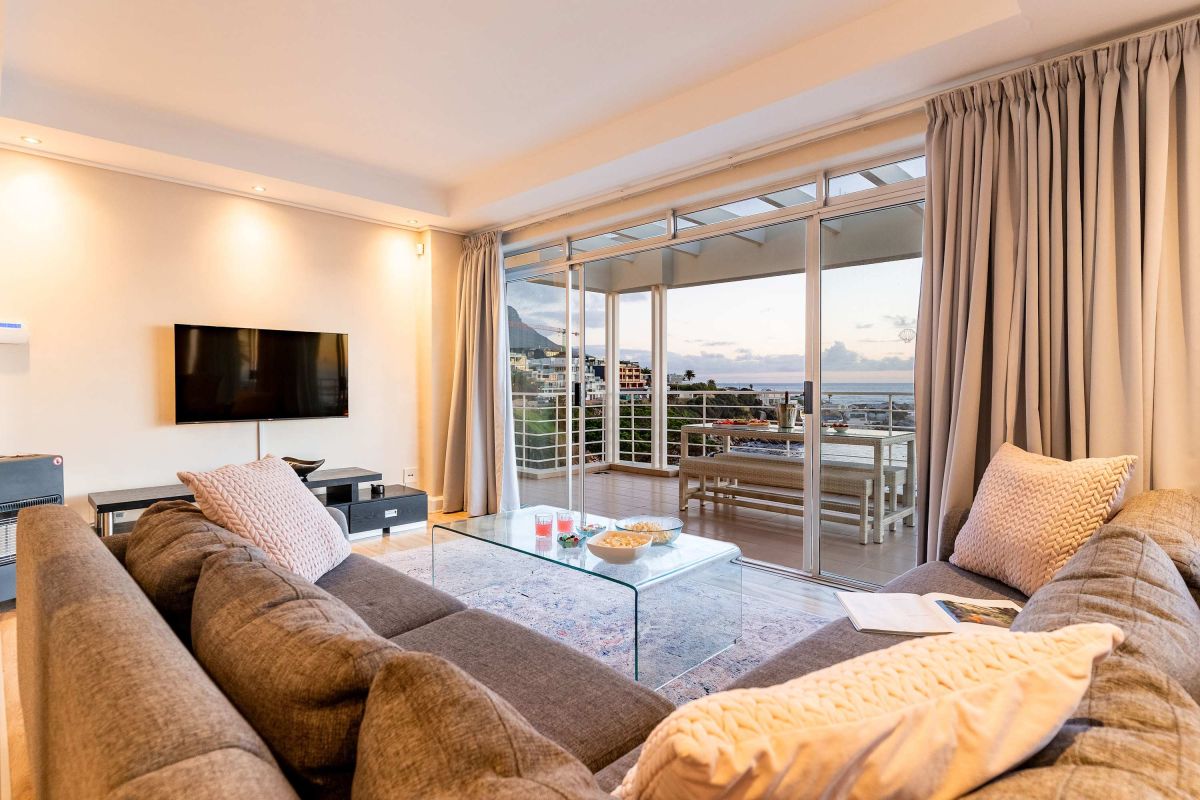🌅 Sunset Azure Villa | Luxury 7 Bedroom Villa, Bakoven, Cape Town