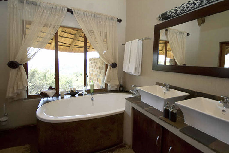 🌿 Luxury Chalet – Umzolozolo Private Safari Lodge 🌿