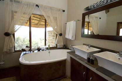 🌿 Luxury Chalet – Umzolozolo Private Safari Lodge 🌿