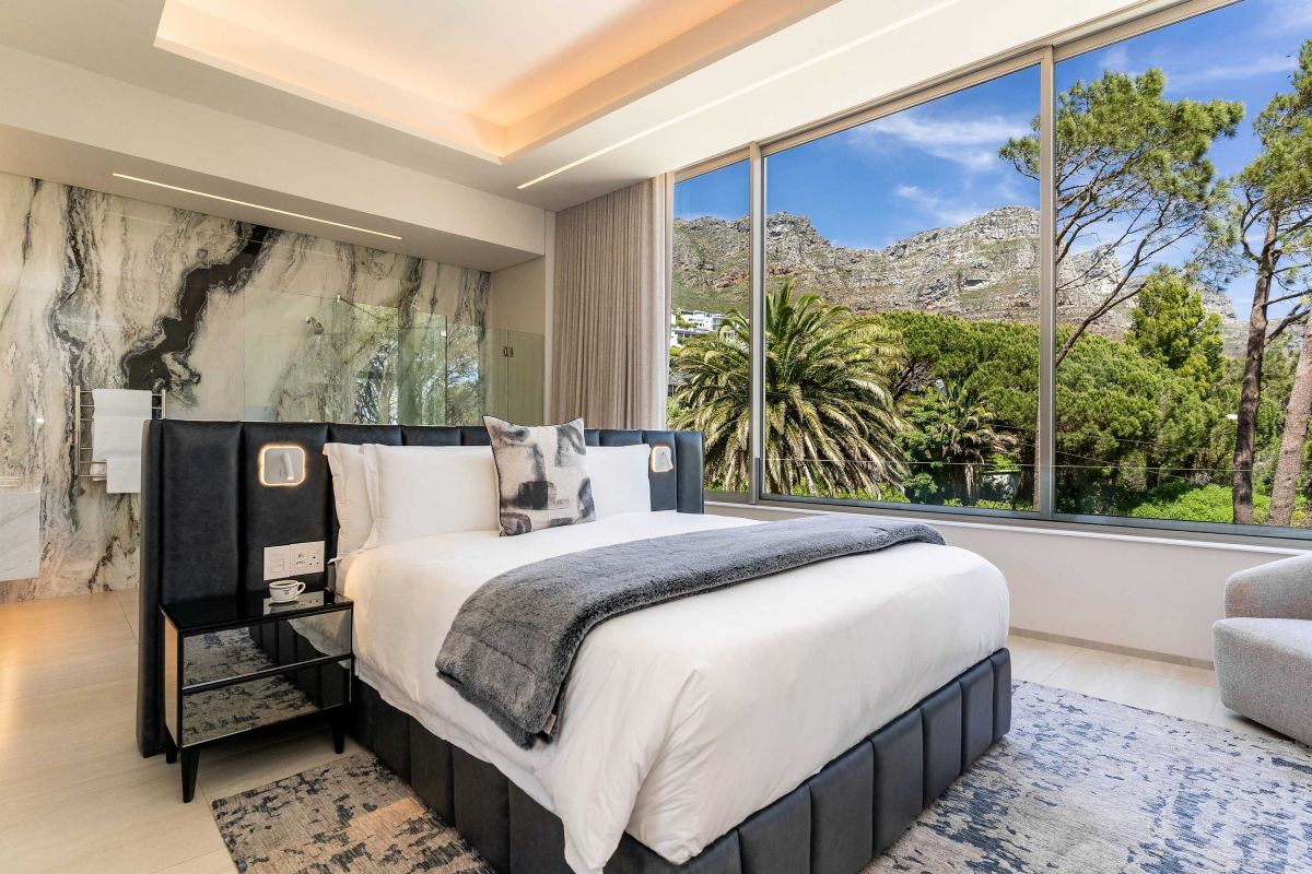🌊 The Glasshouse | Luxury 3 Bedroom Townhouse, Camps Bay, Cape Town
