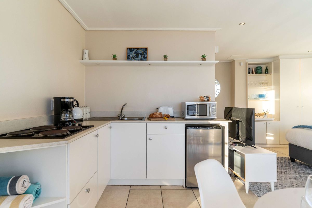 🌊 Sunset Azure Studio | Luxury Oceanfront Studio, Camps Bay