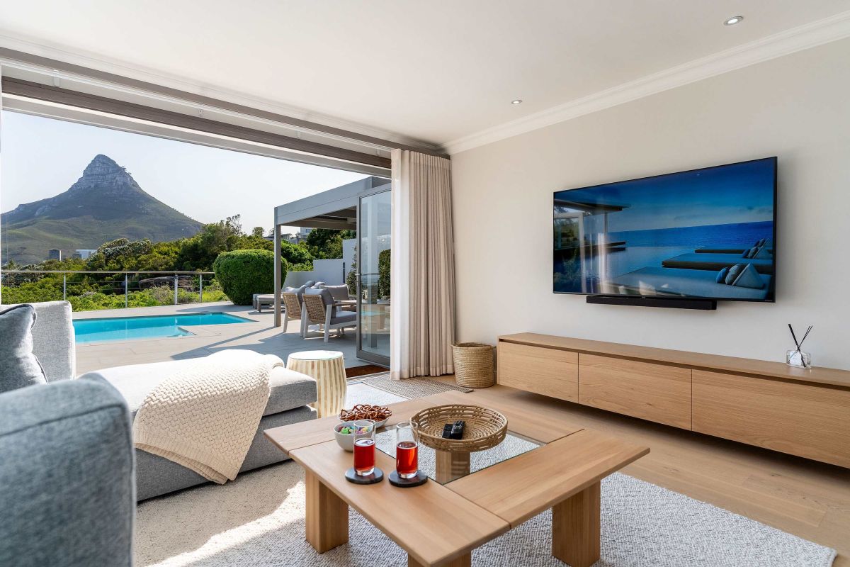 🌊 Nura Townhouse | Stylish 3 Bedroom Townhouse, Camps Bay, Cape Town