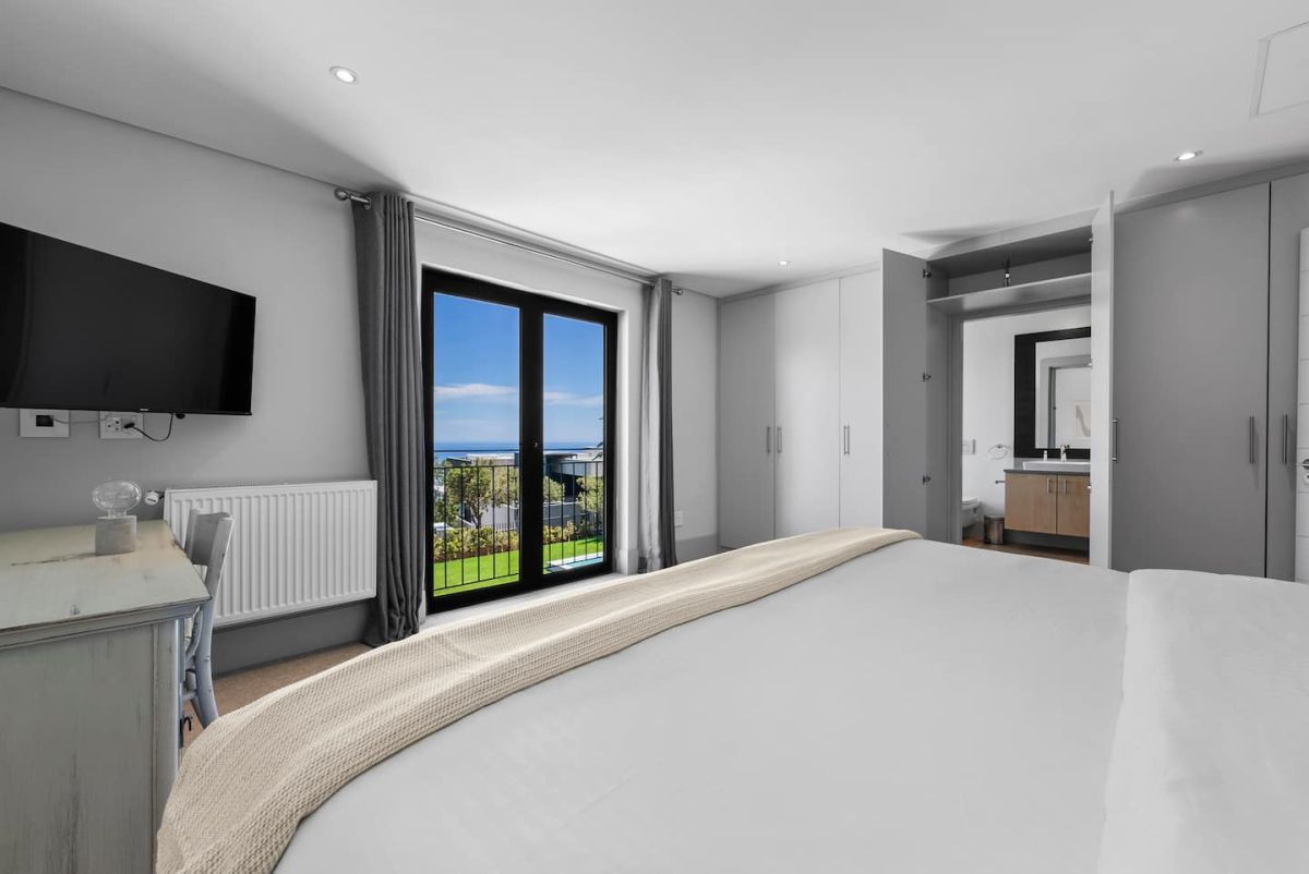 🌊 Cape Emirates | Luxury 5 Bedroom Villa, Camps Bay, Cape Town
