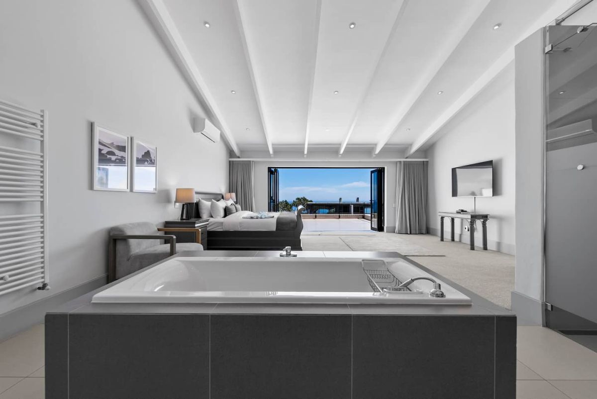 🌊 Cape Emirates | Luxury 5 Bedroom Villa, Camps Bay, Cape Town