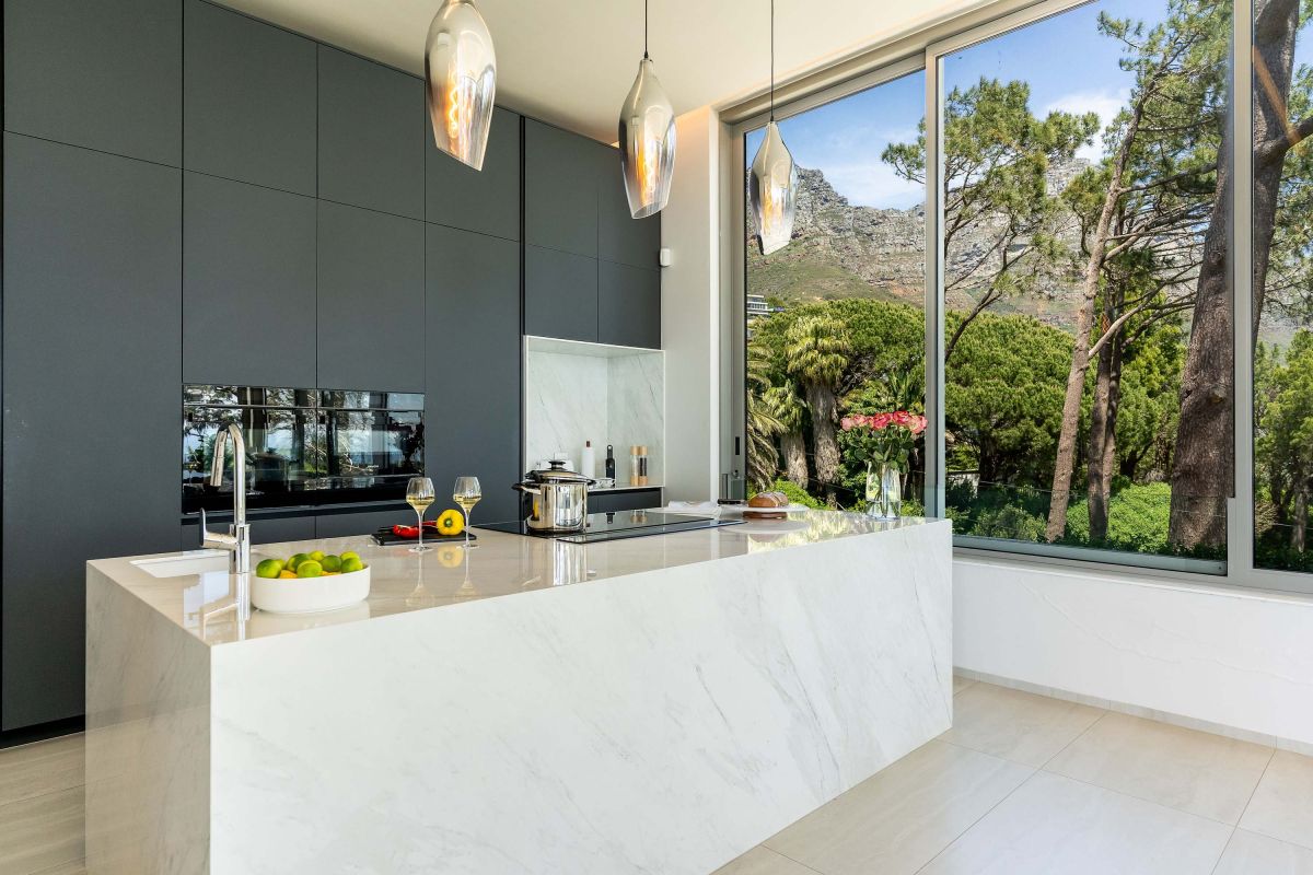 🌊 The Glasshouse | Luxury 3 Bedroom Townhouse, Camps Bay, Cape Town