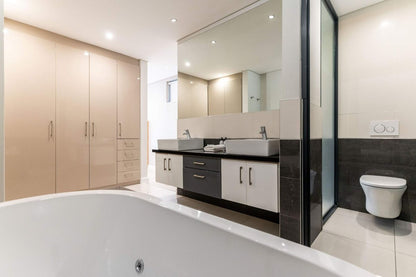 🌊 Iconic Views Green Point | Stylish 3 Bedroom Apartment, Green Point, Cape Town