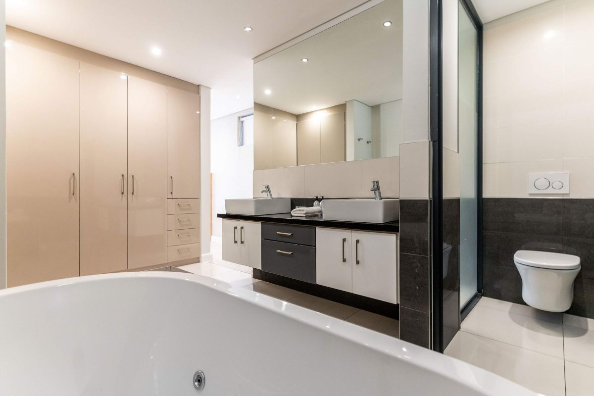 🌊 Iconic Views Green Point | Stylish 3 Bedroom Apartment, Green Point, Cape Town