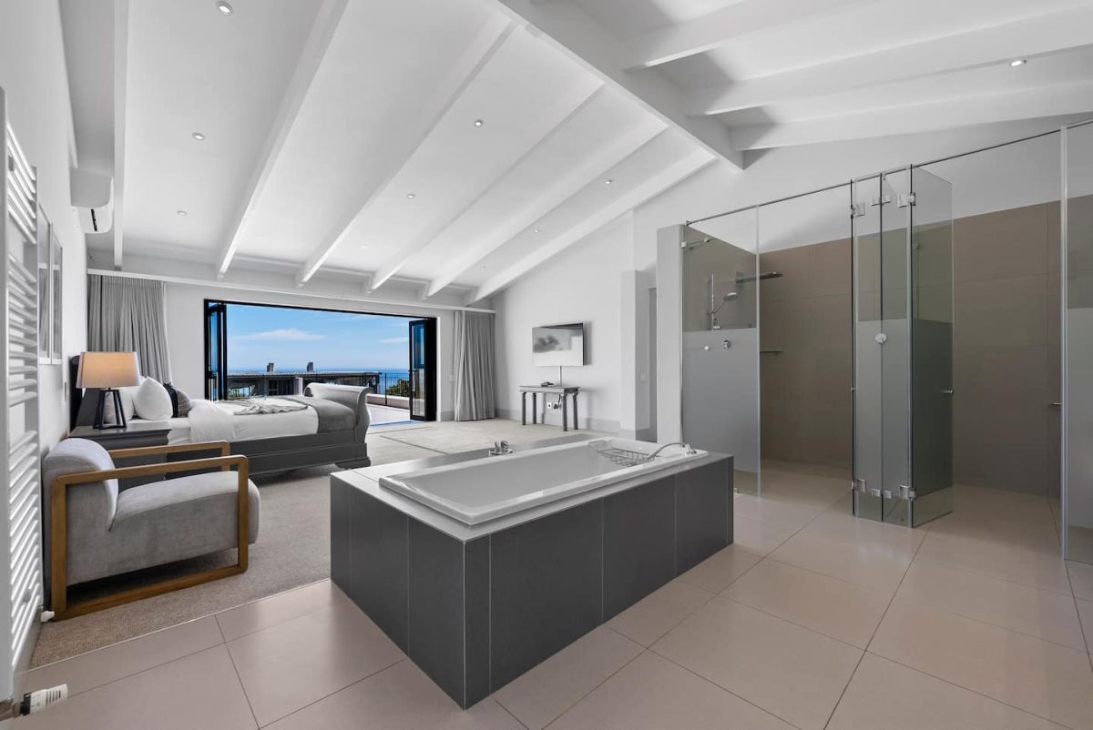 🌊 Cape Emirates | Luxury 5 Bedroom Villa, Camps Bay, Cape Town