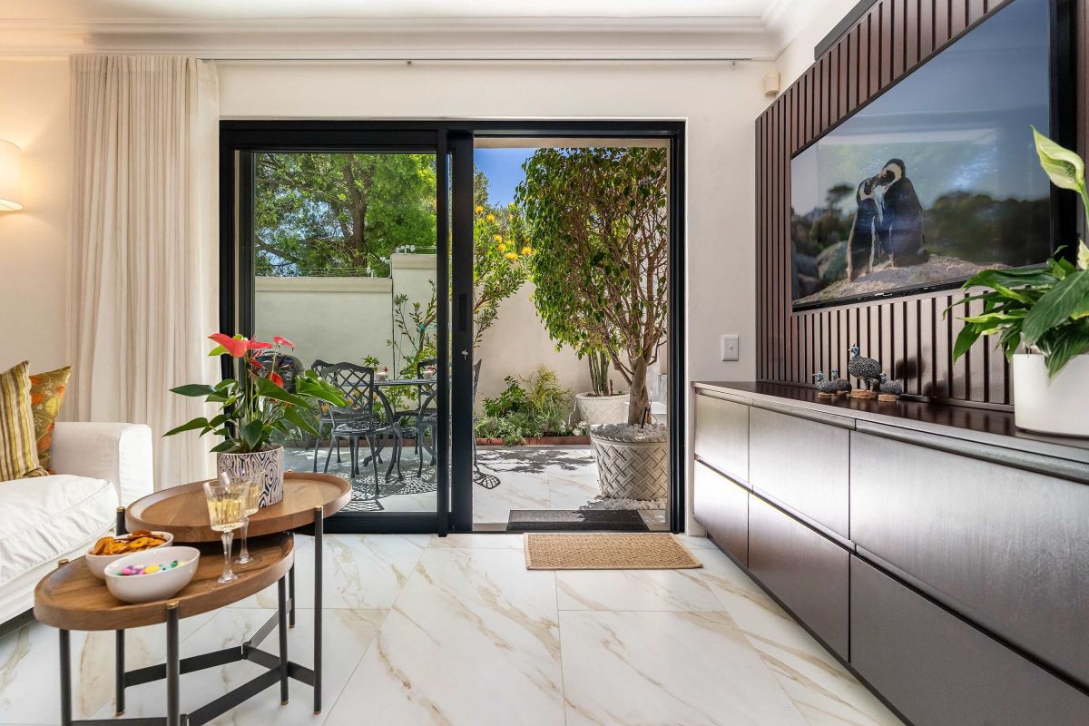 🌊 Villa Iparadesi | Luxury 5 Bedroom Villa, Camps Bay, Cape Town