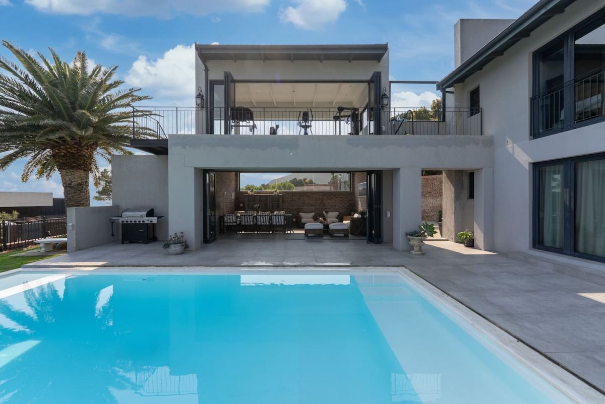 🌊 Cape Emirates | Luxury 5 Bedroom Villa, Camps Bay, Cape Town