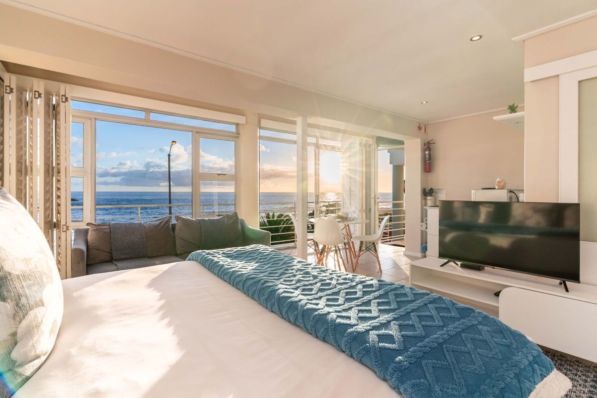 🌊 Sunset Azure Studio | Luxury Oceanfront Studio, Camps Bay
