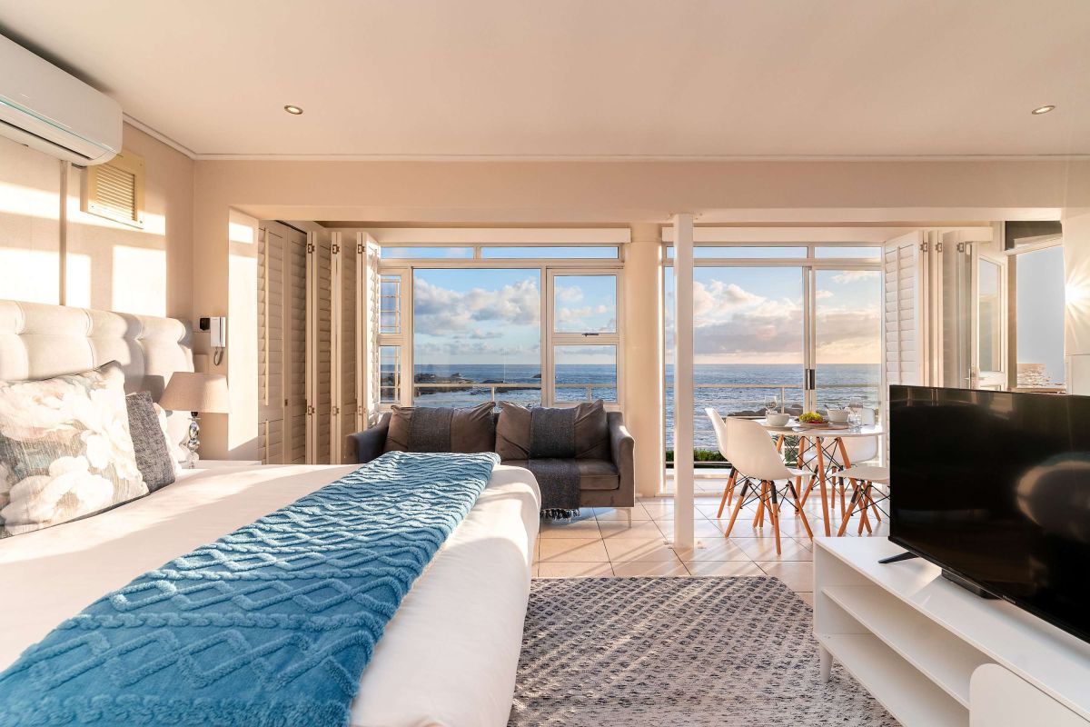 🌅 Sunset Azure Villa | Luxury 7 Bedroom Villa, Bakoven, Cape Town