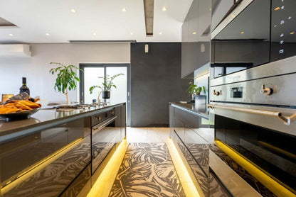 🌊 Oasis on Joubert | Luxury 4 Bedroom Villa, Green Point, Cape Town