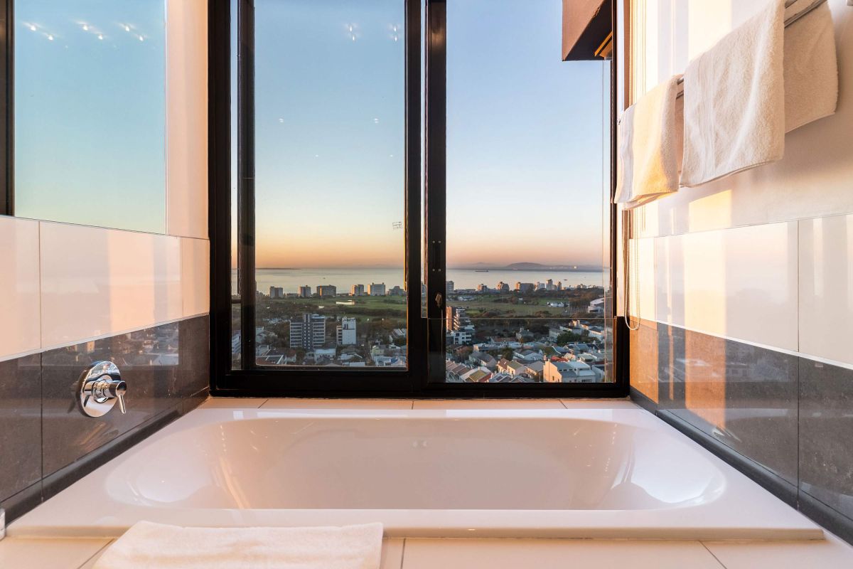 🌊 Iconic Views Green Point | Stylish 3 Bedroom Apartment, Green Point, Cape Town